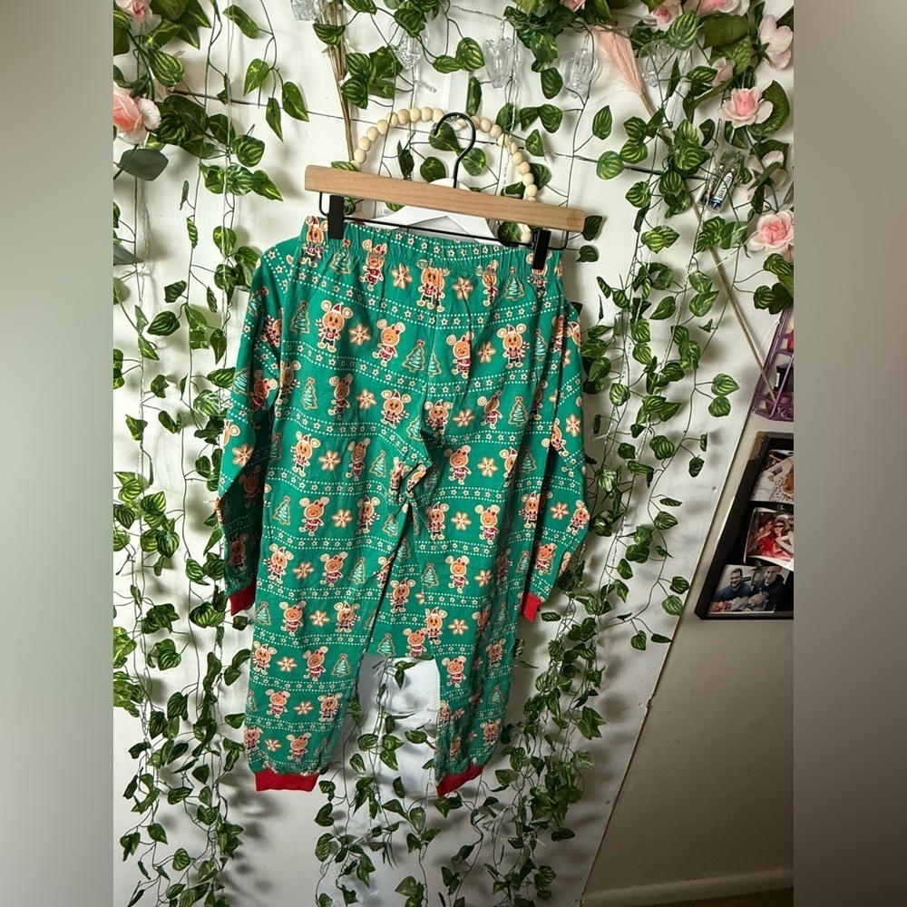 Disney Parks Women's 2-Piece Cute Mickey & Minnie Gingerbread Cookie PJs - Picture 8 of 8